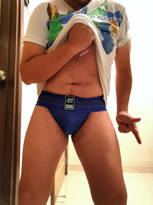 Ever wondered what other dudes are wearing under their running shorts? Me today, going for my brisk walk. Say 'Hi' if we meet. 😘😄🌳🏞️🚲