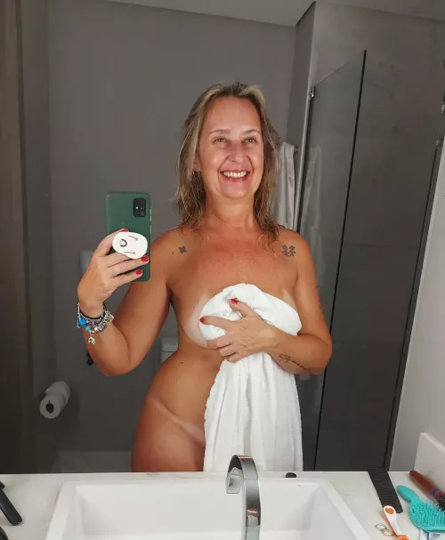 Everyone expects something from a Saturday night 🔥📸🌙