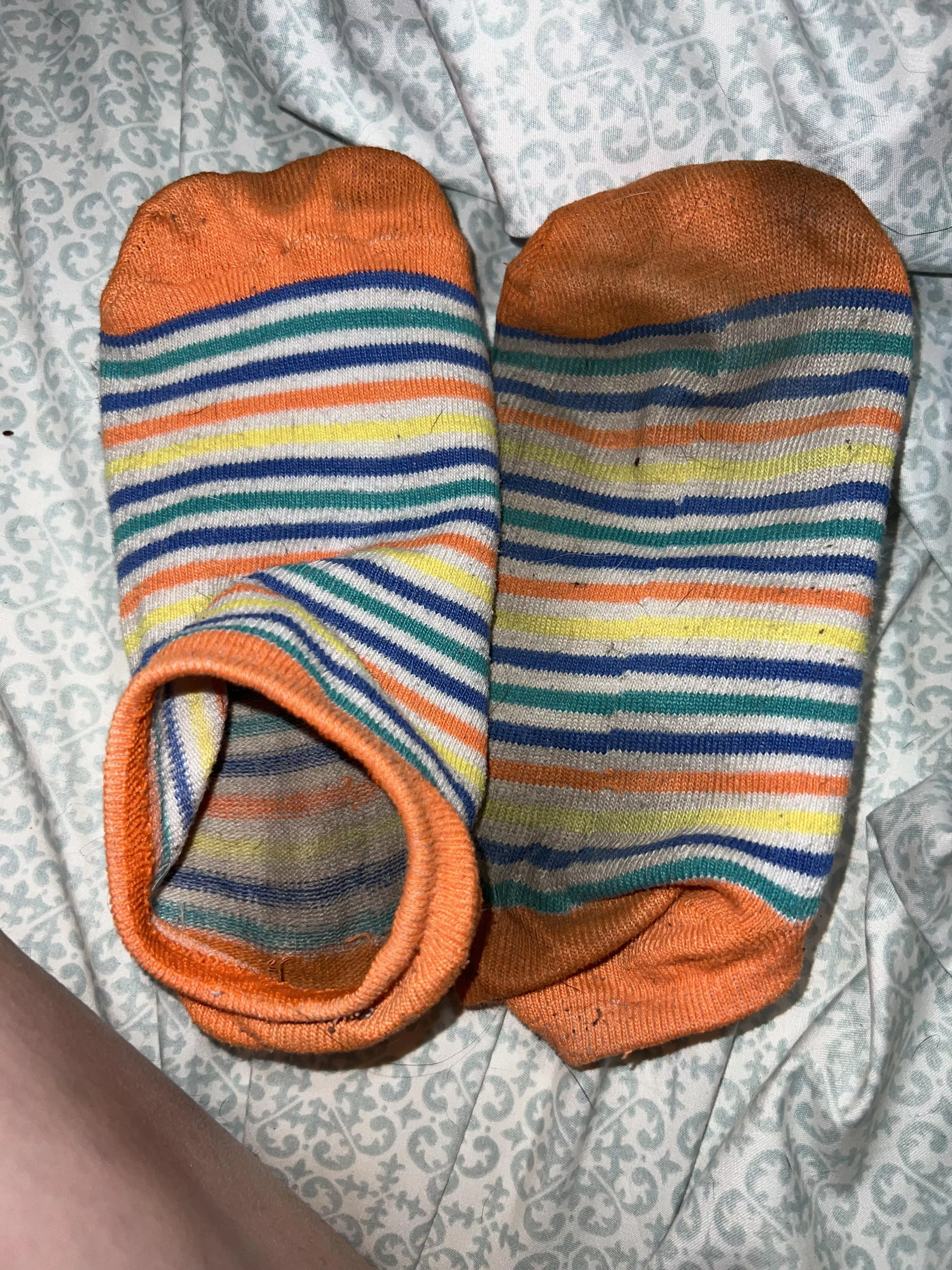 Ew these socks so sweaty they stay wet 🤢