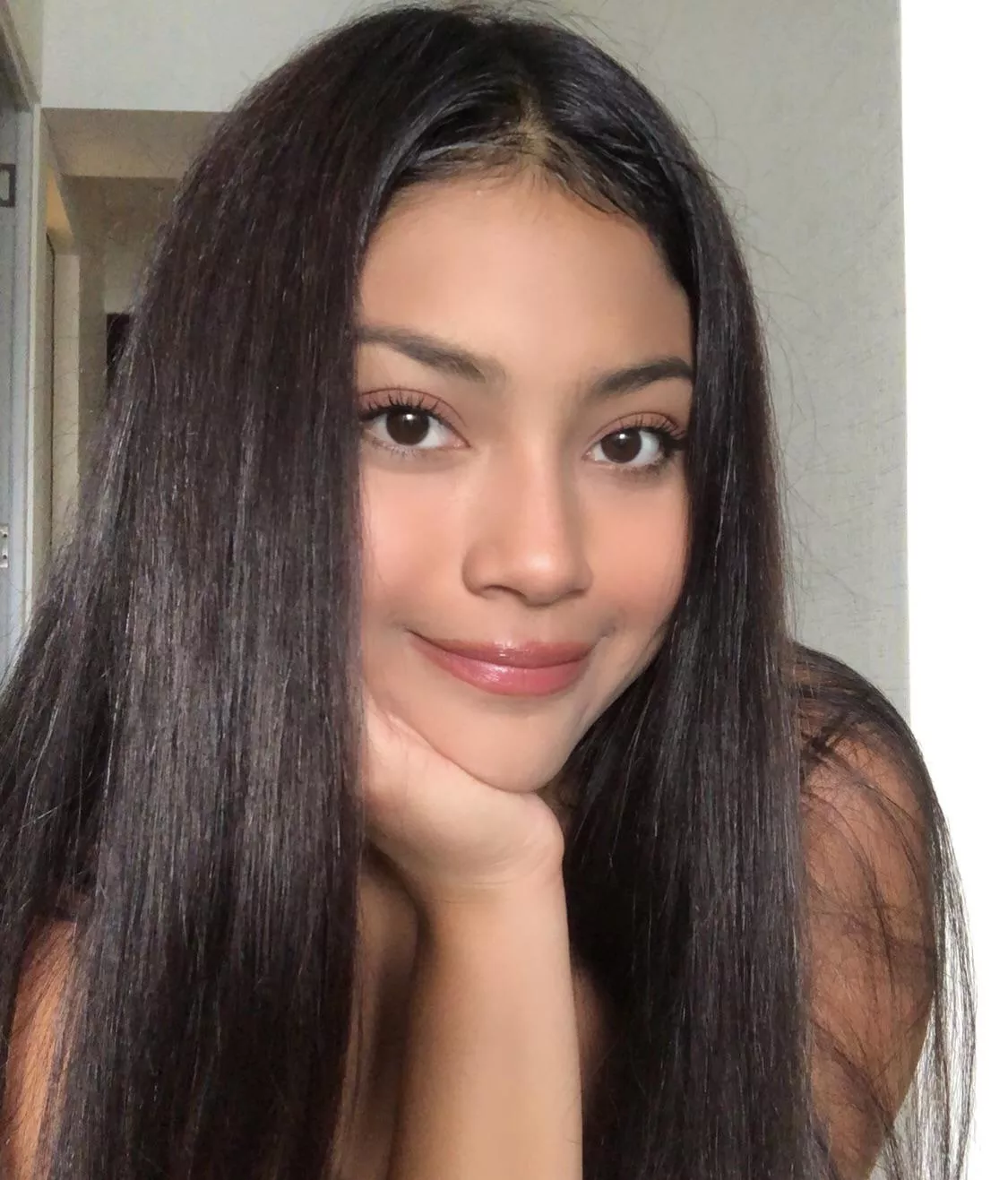 Eyes or lips?