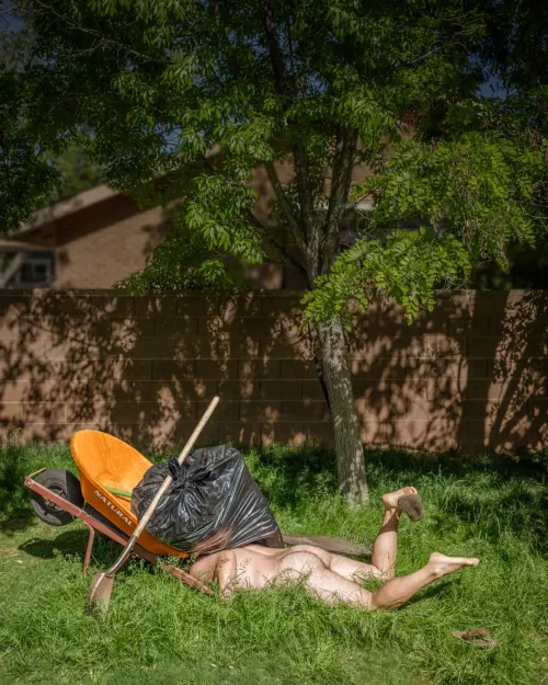 F A C E // P L A N T - Take off your plants, run outside and get your face in a bush! Happy World Naked Gardening Day!!