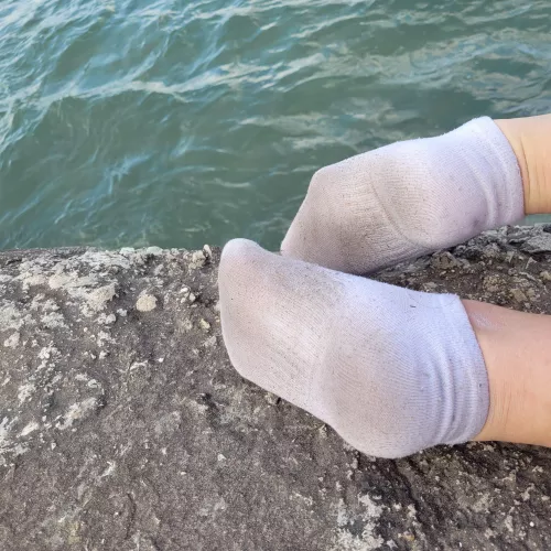 [f] goodnight from me and the waves 🌊