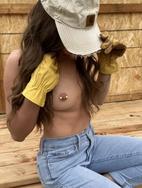 [f] In my backyard, I bet my neighbors were watching 😈🍒😳