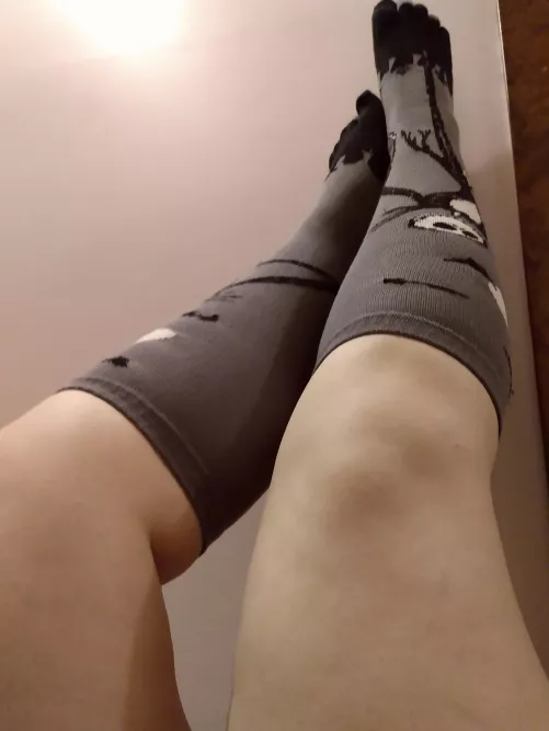 [F] Just taking pics out in the hallway while the roommates are home...