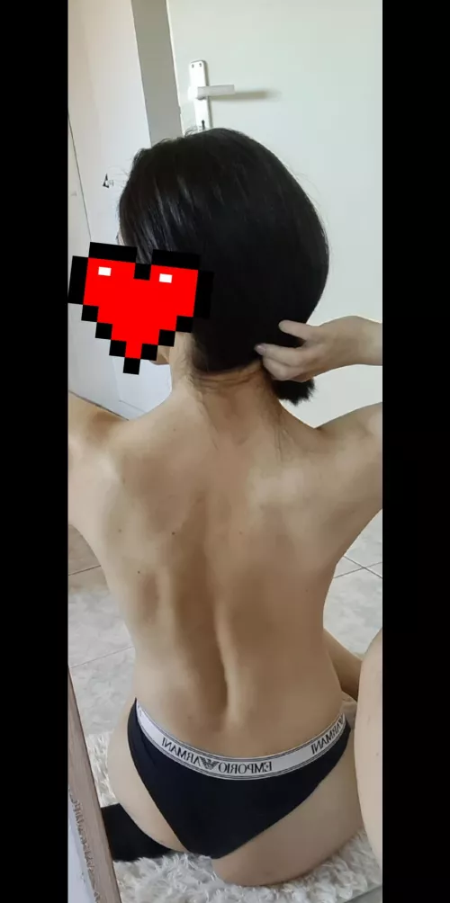 [F] Mayyybe a bit of muscle will help to improve my posture 🤓