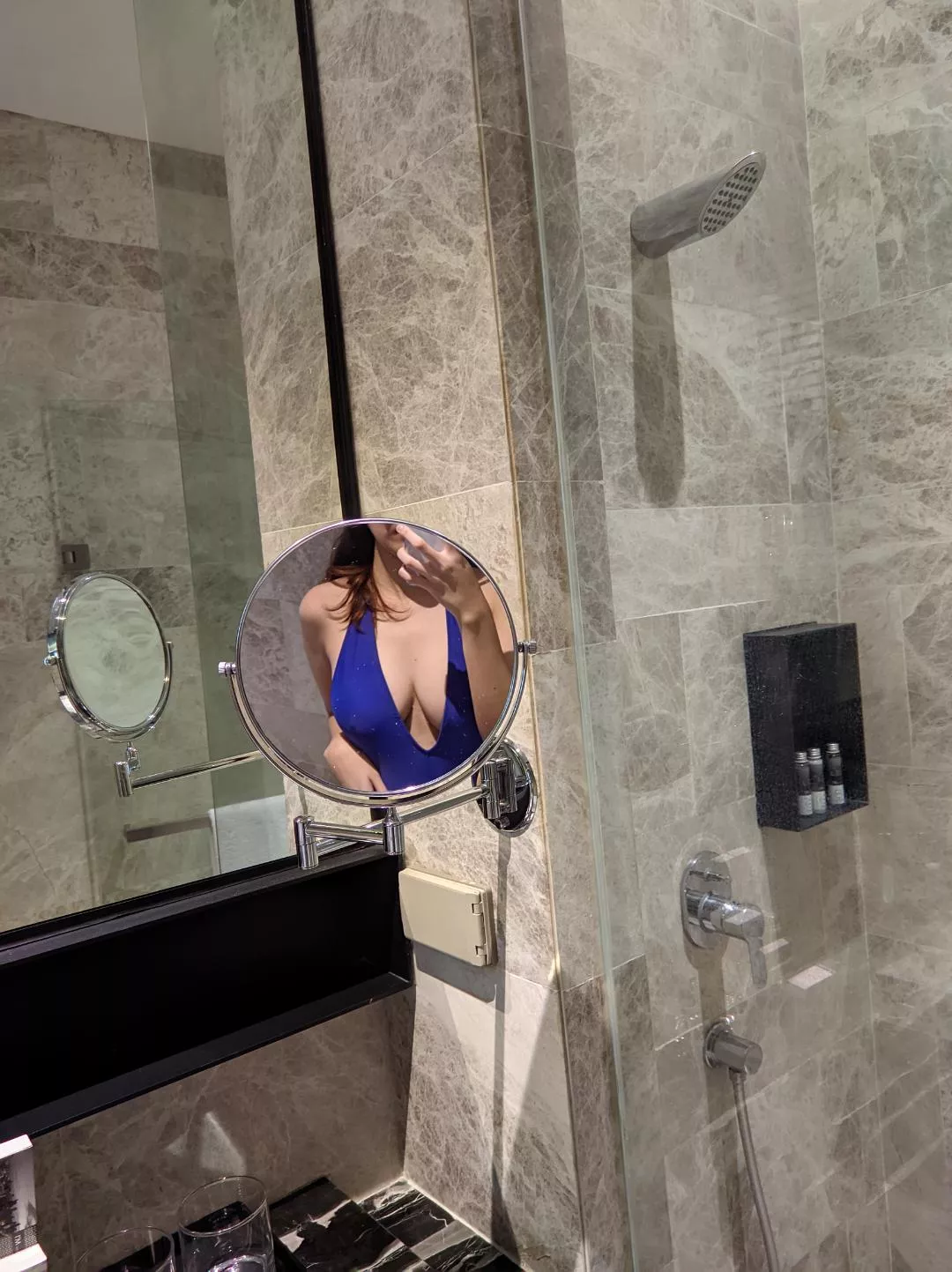 [F] mirror-fie