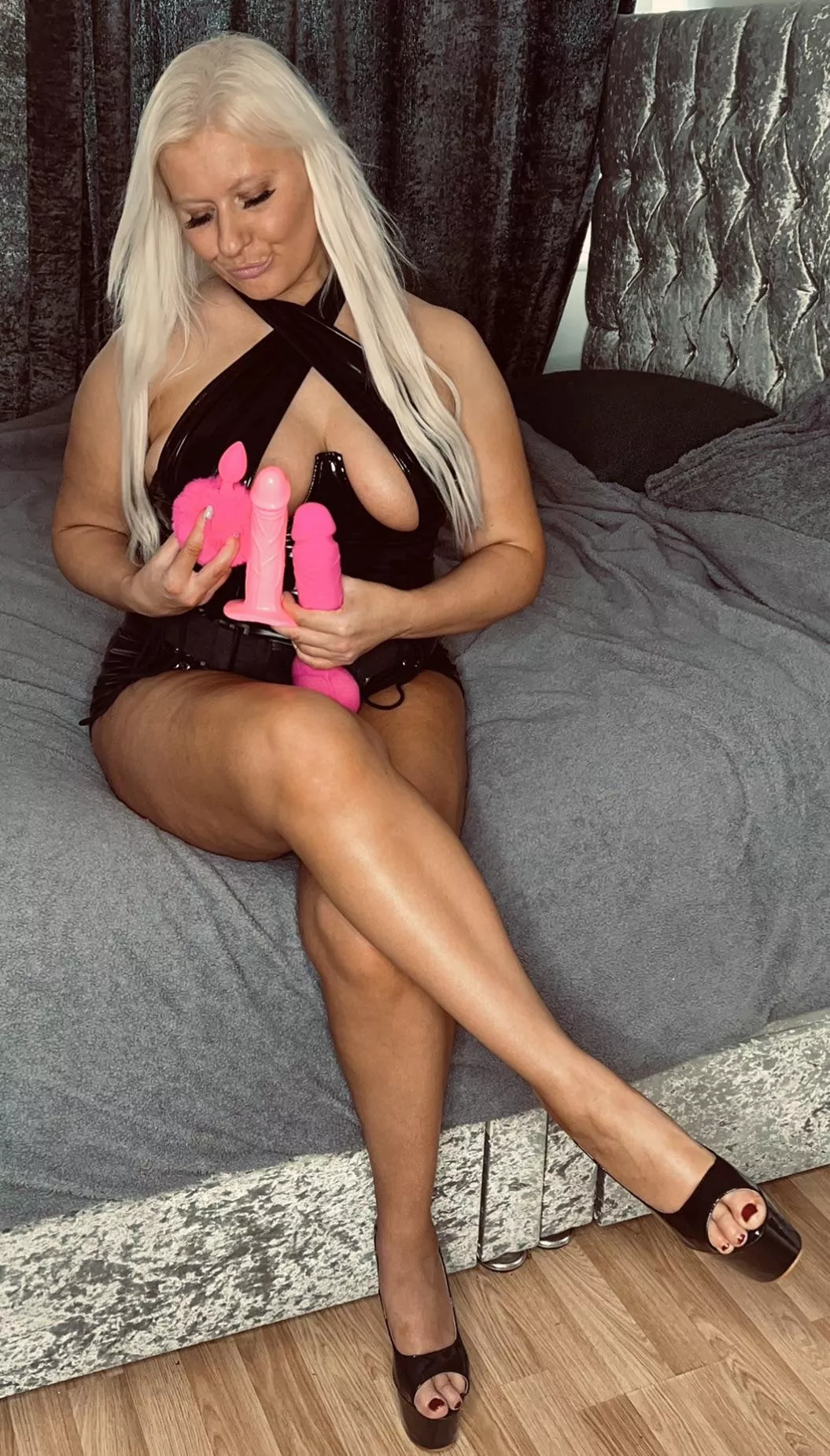 [f] Oh Wednesdays we wear pink…in our asses…allllll day long