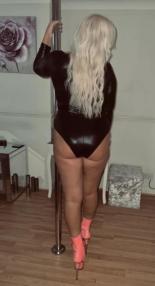 [f] Ready to work that pole baby