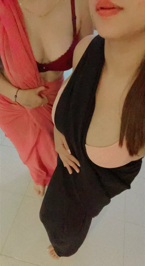 [F] Saree looks good on us? 💕