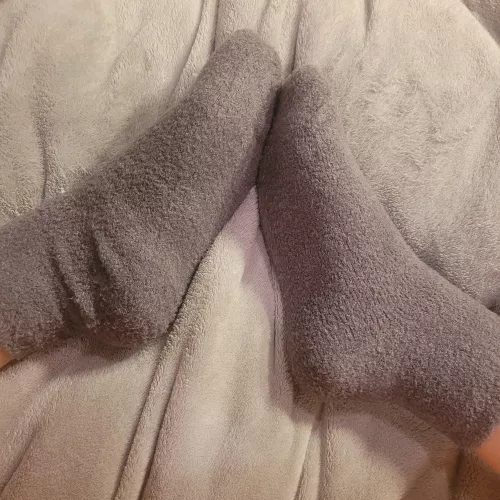[f] these new aloe-infused socks of mine are soooo soft 😍