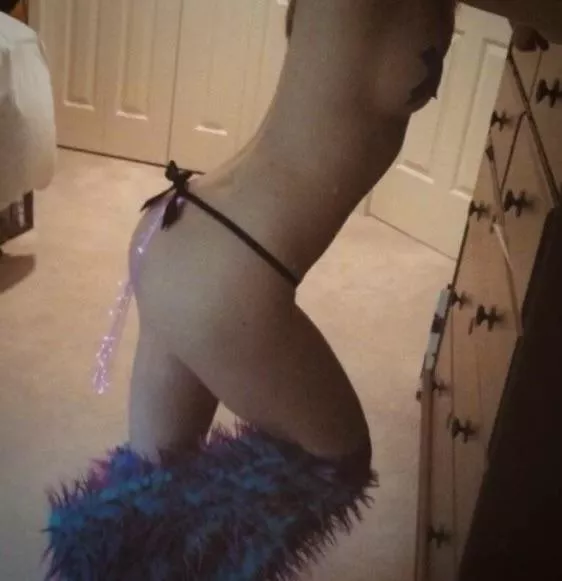 [F,19] What do you think of my outfit for the Okeechobee Music Festival? Maybe I should wear something more substantial… 🤔😅