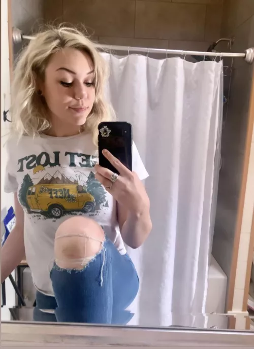 F25 hey guys. Hope everyone’s having a great weekend. One of my fav shirts :)