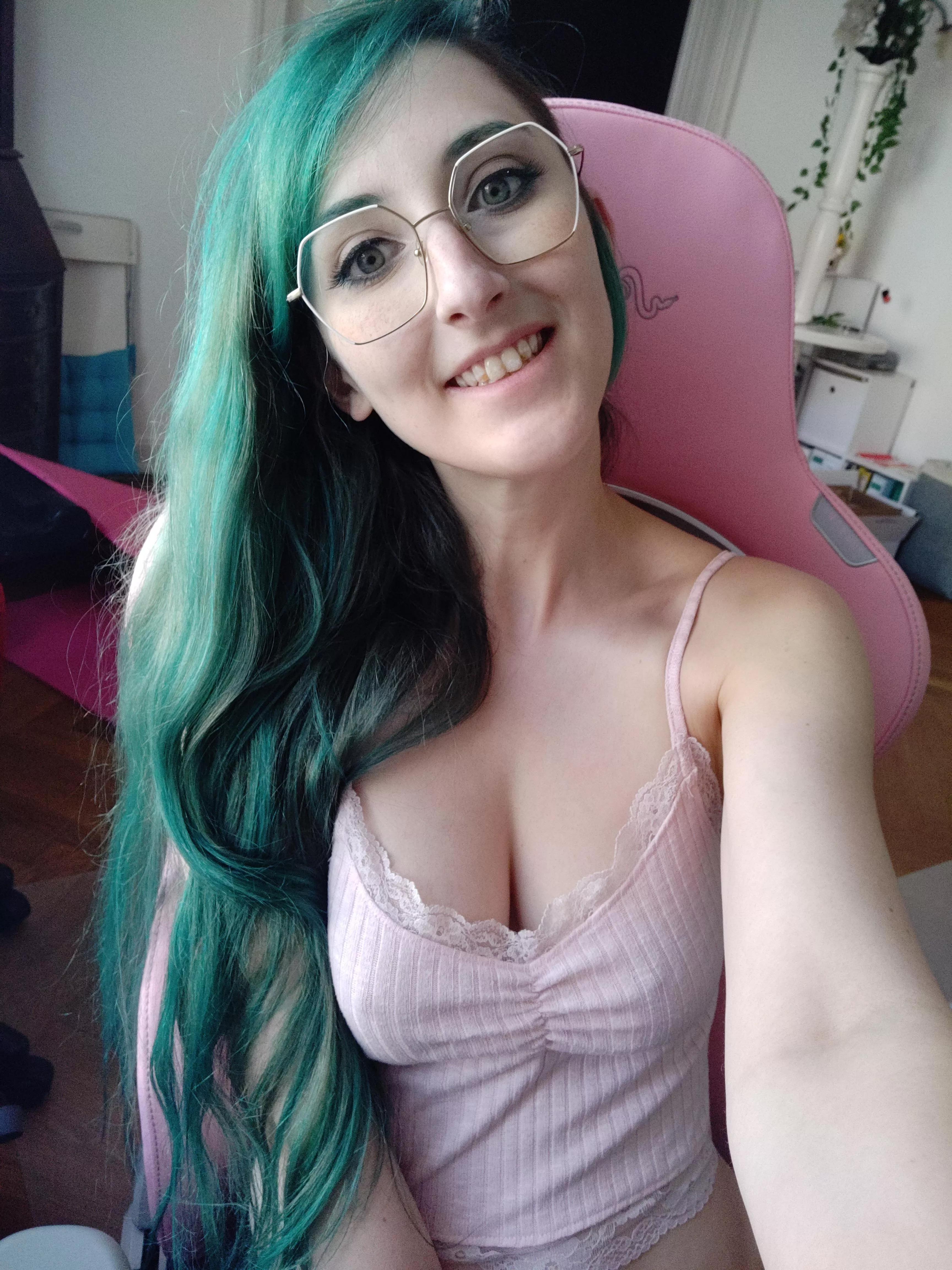 [F30] No bra No Problem 😋