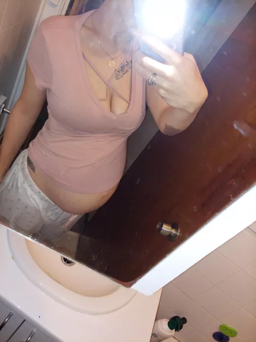 Fave shirt is bursting at the seams but I will still wear it lol 😆