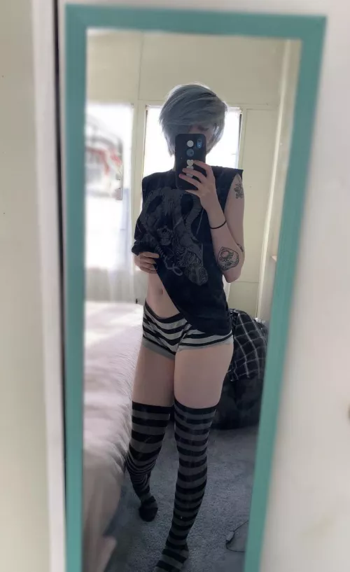 Feelin soft and cute in my fav thigh highs 🖤