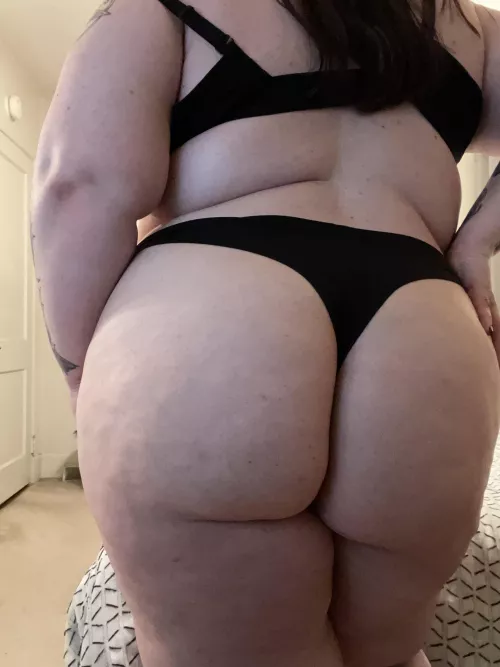 Feeling a little unlovable and lonely since my partner left me for someone else. Anyway, here’s my ass 🍑