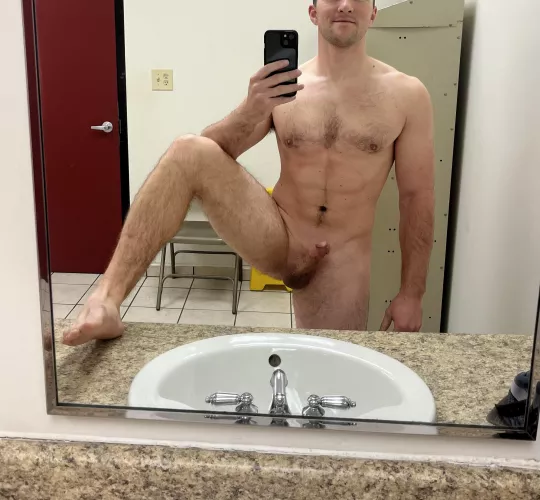 Feeling extra flexible after my workout😏