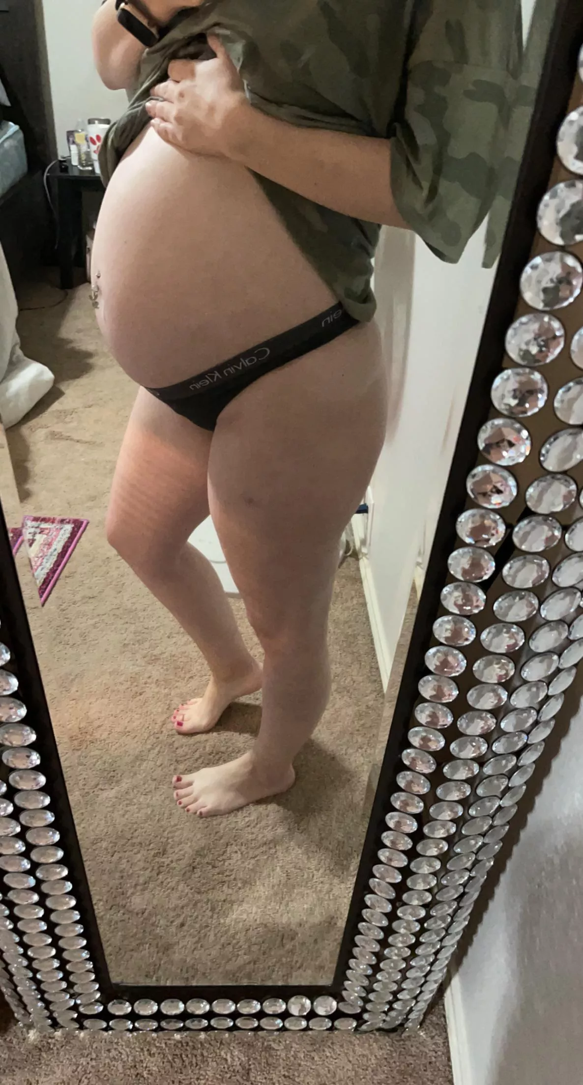 Feeling huge today🥵 need someone to tub some cream on me