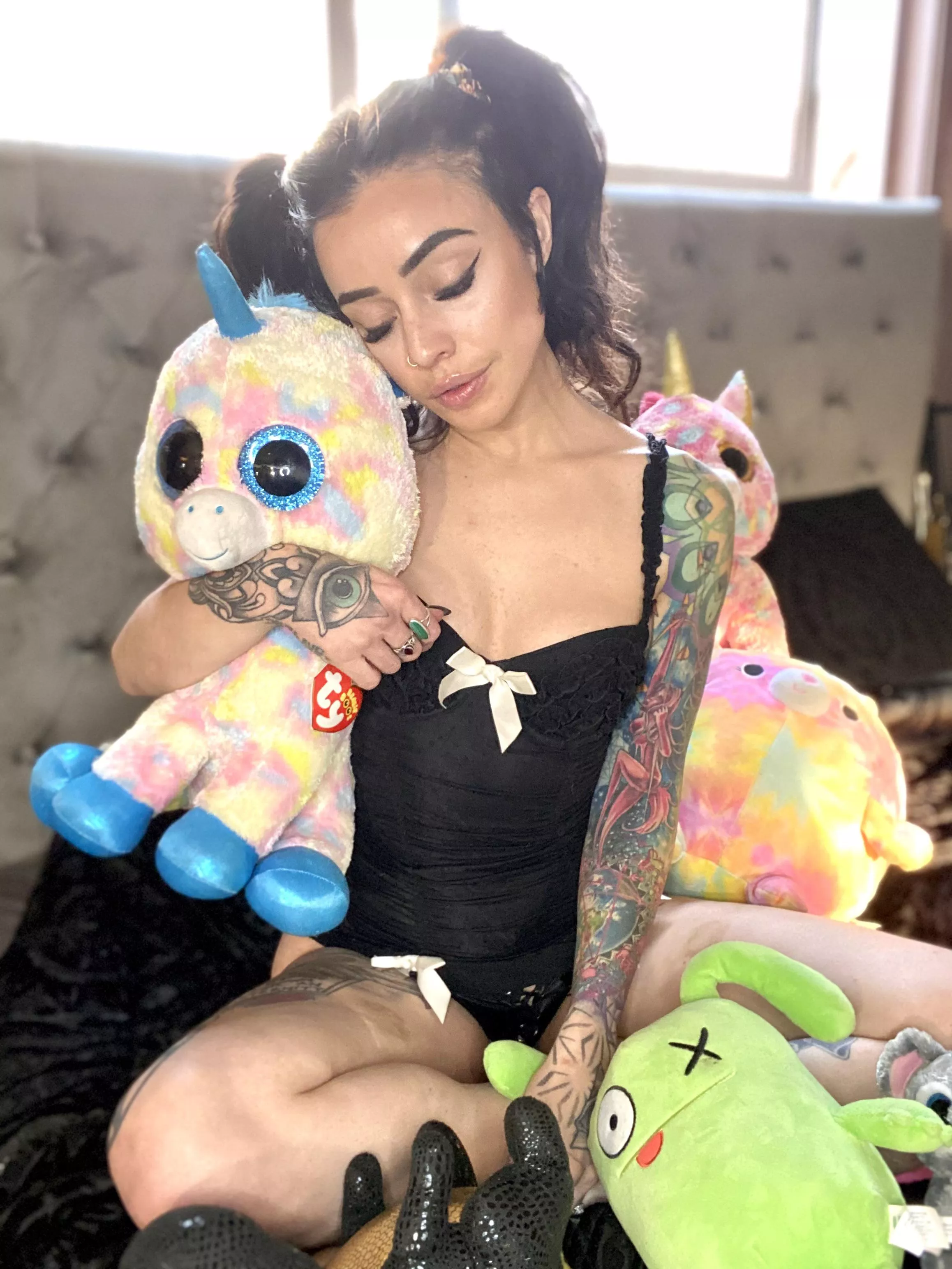Feeling smol and no one to cuddle but my stuffies. Any advice on getting partners to understand littlespace better? Feeling smol and no one to cuddle but my stuffies. Any advice on getting partners to understand littlespace better?