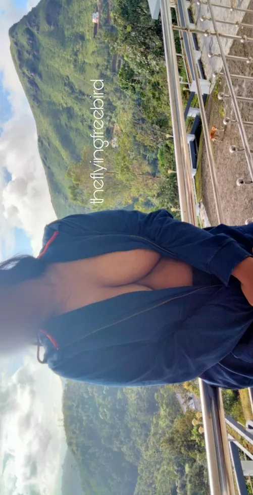 Felt like a Freebird there. thought it would be a crime cropping the background out. so rotated for better viewing experience [F]