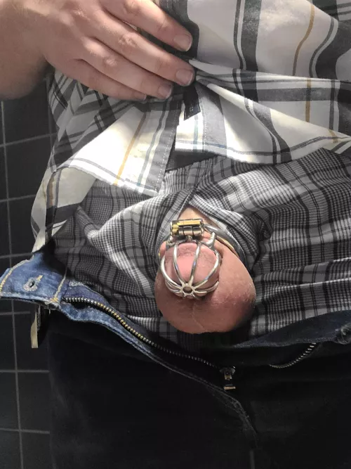 First day at the new job spent caged, here's to many, many more. Chats always welcome