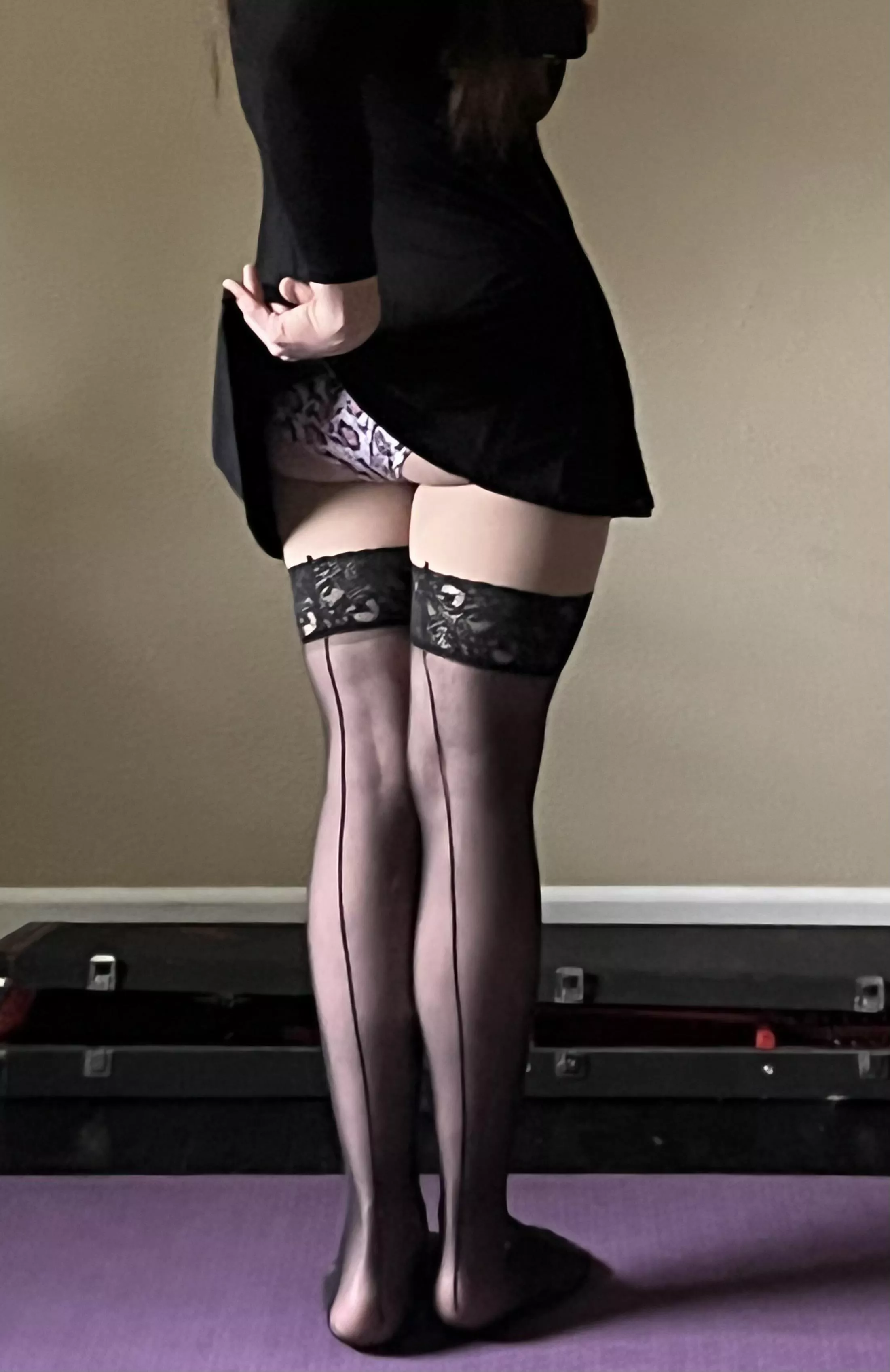 First time crossdressing, didn’t expect my own ass to turn me on 😅