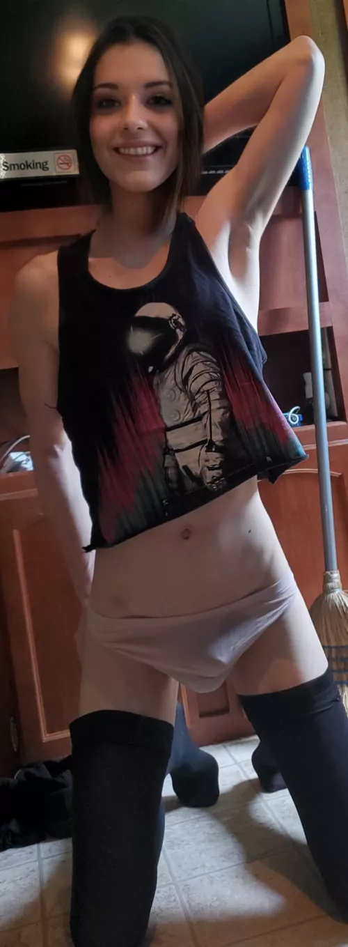 First time posting myself!! would you bang? 😇