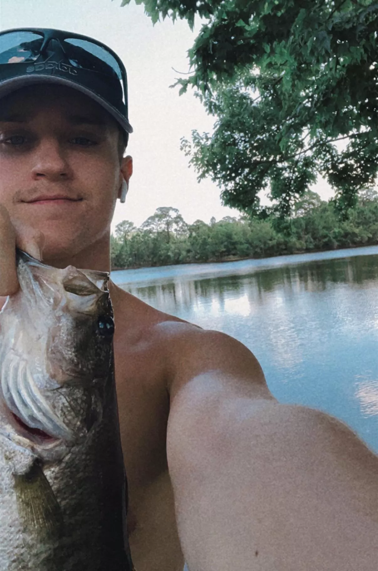Fish Pic > D*ck Pic