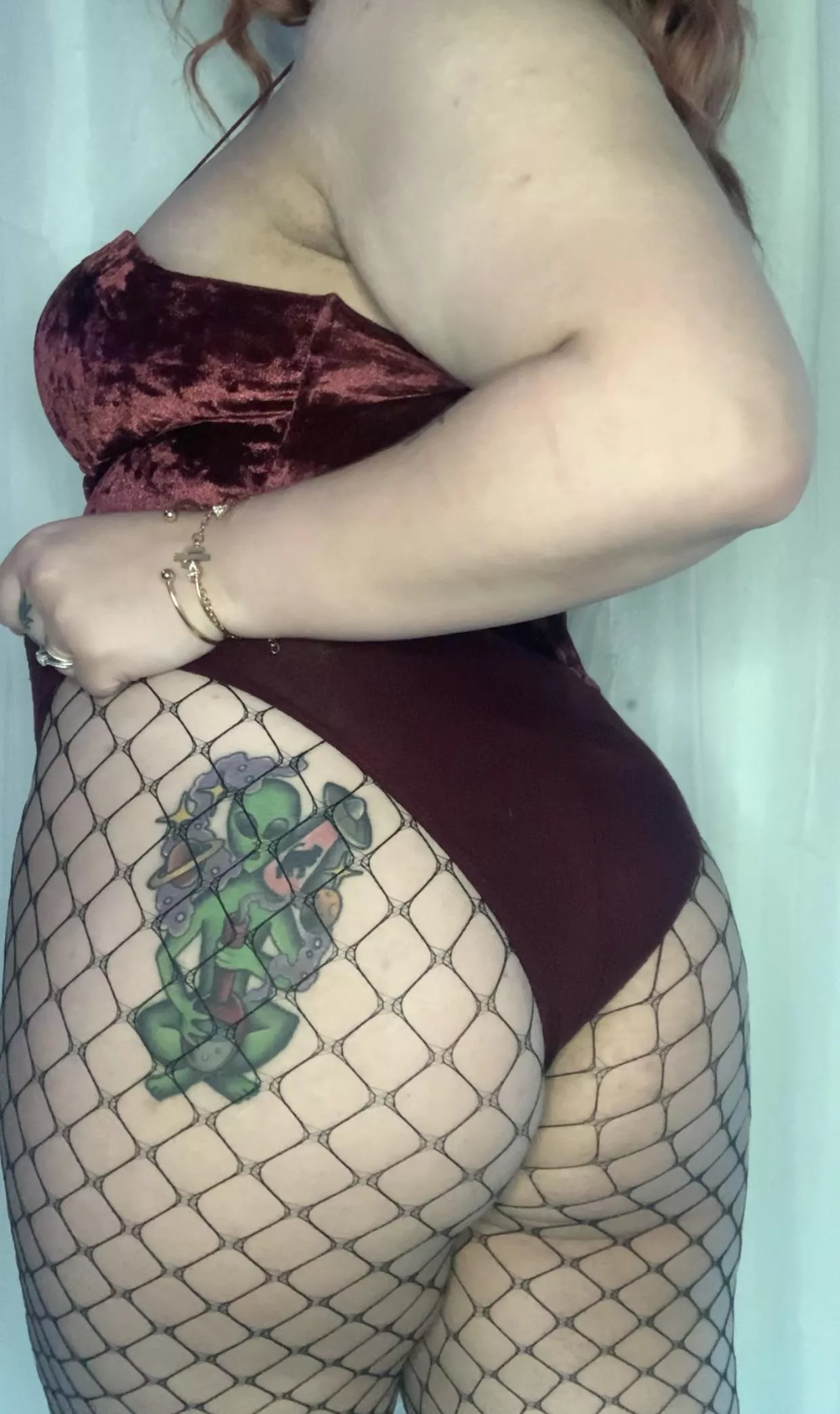 Fishnets make me feel so sexy 🥵