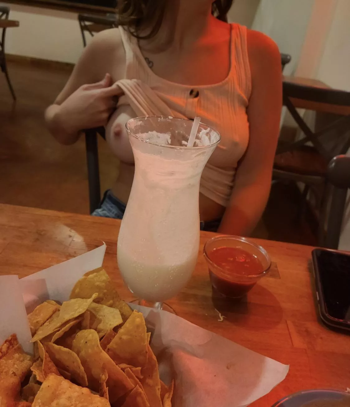 Flashing a titty
