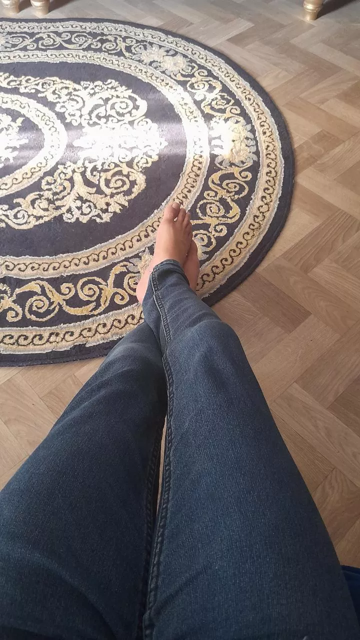 footjobs and thighjobs are free 😁