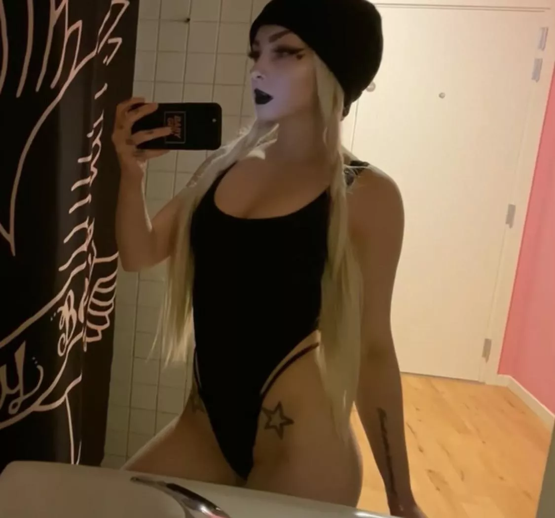♡ for the few who thinks i’m pretty ♡