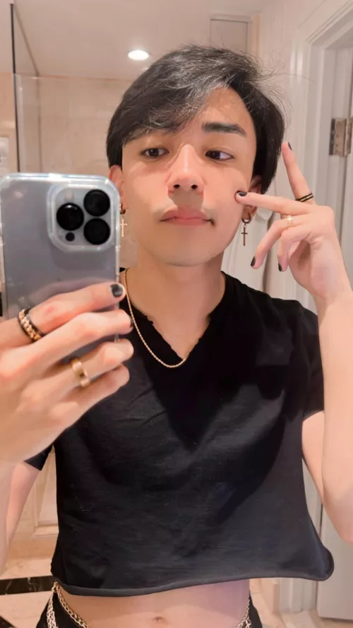 Forgot to post my edc day 1 fit here! It was too cold though 😭