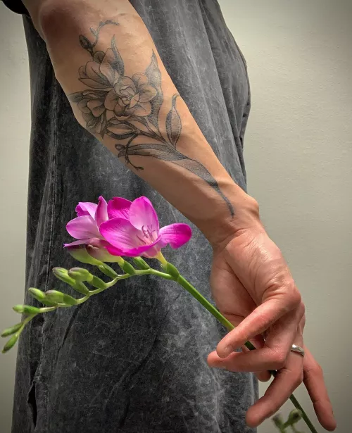 Freesia in-hand, and on forearm🌸