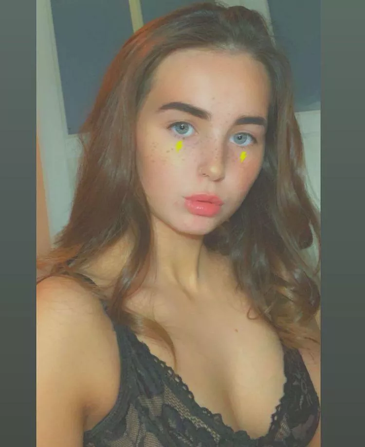 Fresh faced 18 year old Scottish chick😈