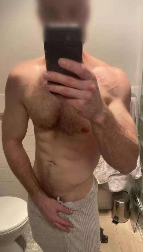 Fresh out of the shower after a long day. What to do next? 😉https://onlyfans.com/jakereed1