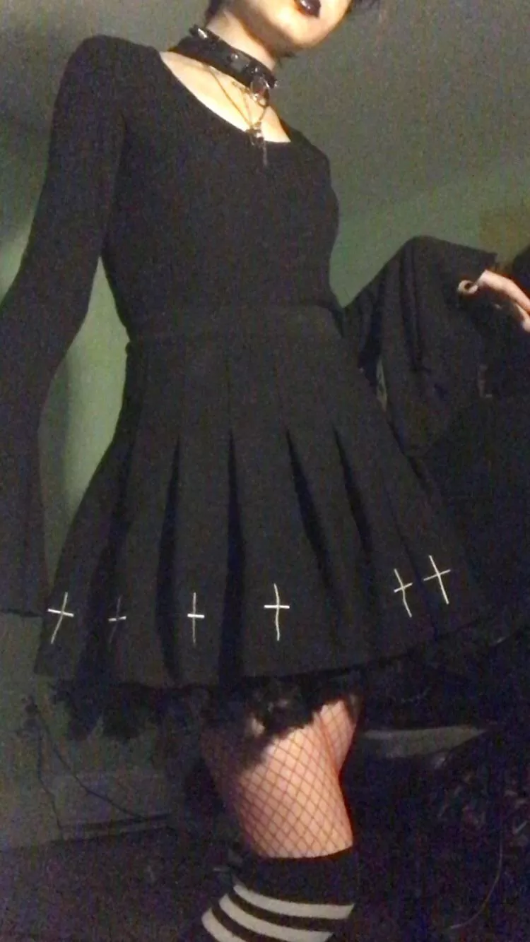 frilly sleeves!’