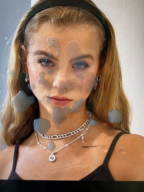 Gave Anna a deserved facial