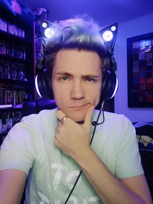 Gaymers, I need a game to binge this weekend. Any suggestions? 🧐