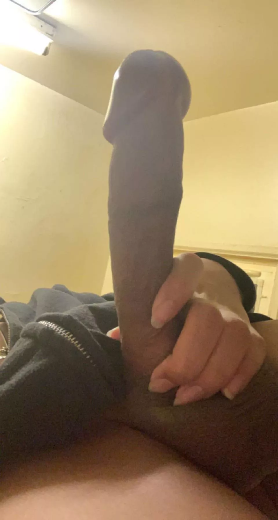 get on ur knees and lemme fill up that swallow pipe 🍆😈 (18 8”+)