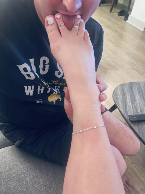 get right in between the toes daddy, thank you