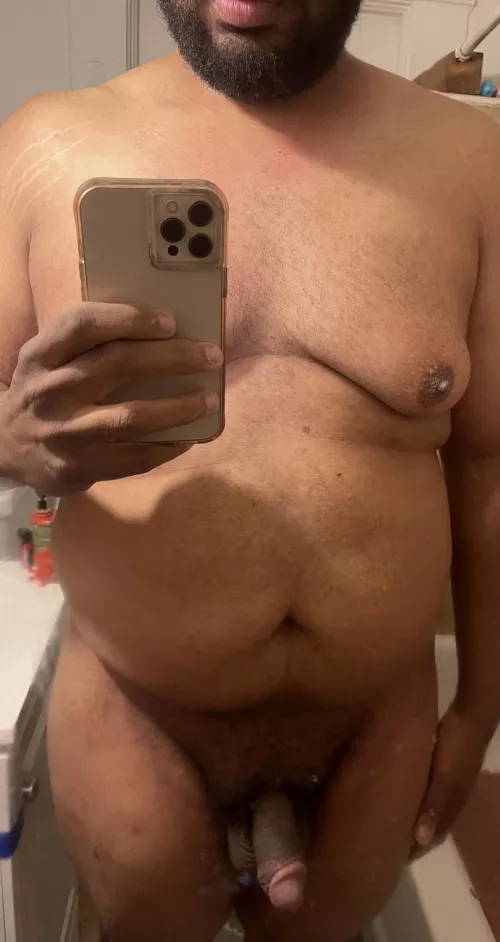 Getting ready for work any ladies want to chat so I’m not bored at work?