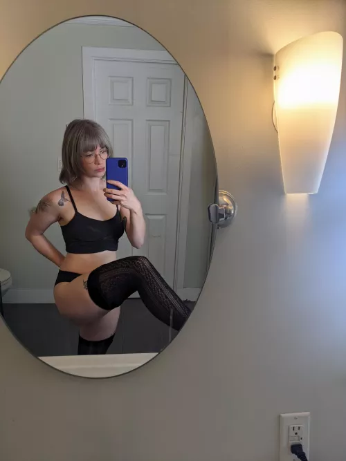 Getting ready for work, hope you all have a horny day!