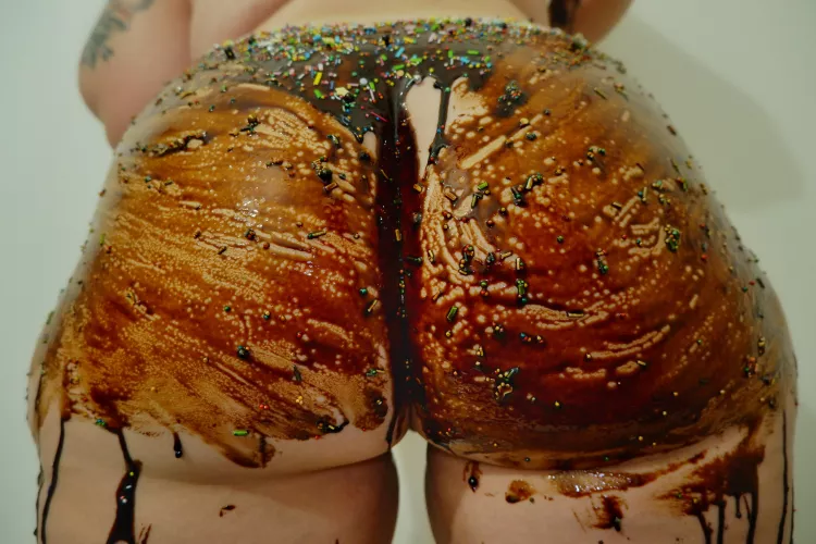 getting sticky messy 🍯🍑