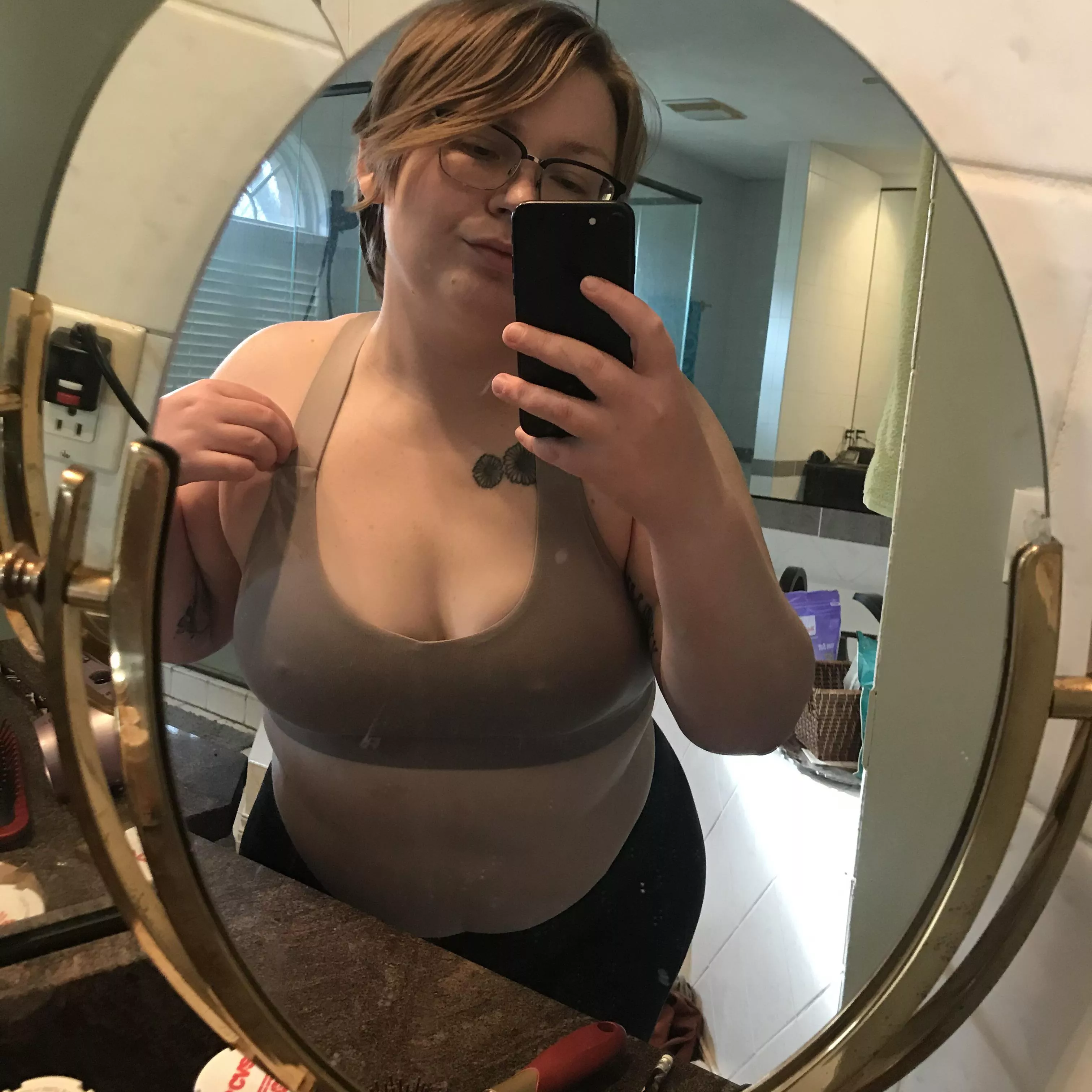 Girls with short hair and big tits 🤗✨