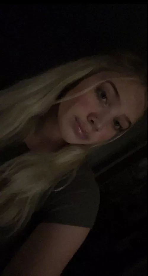 God I’m horny waiting for a daddy to fuck me