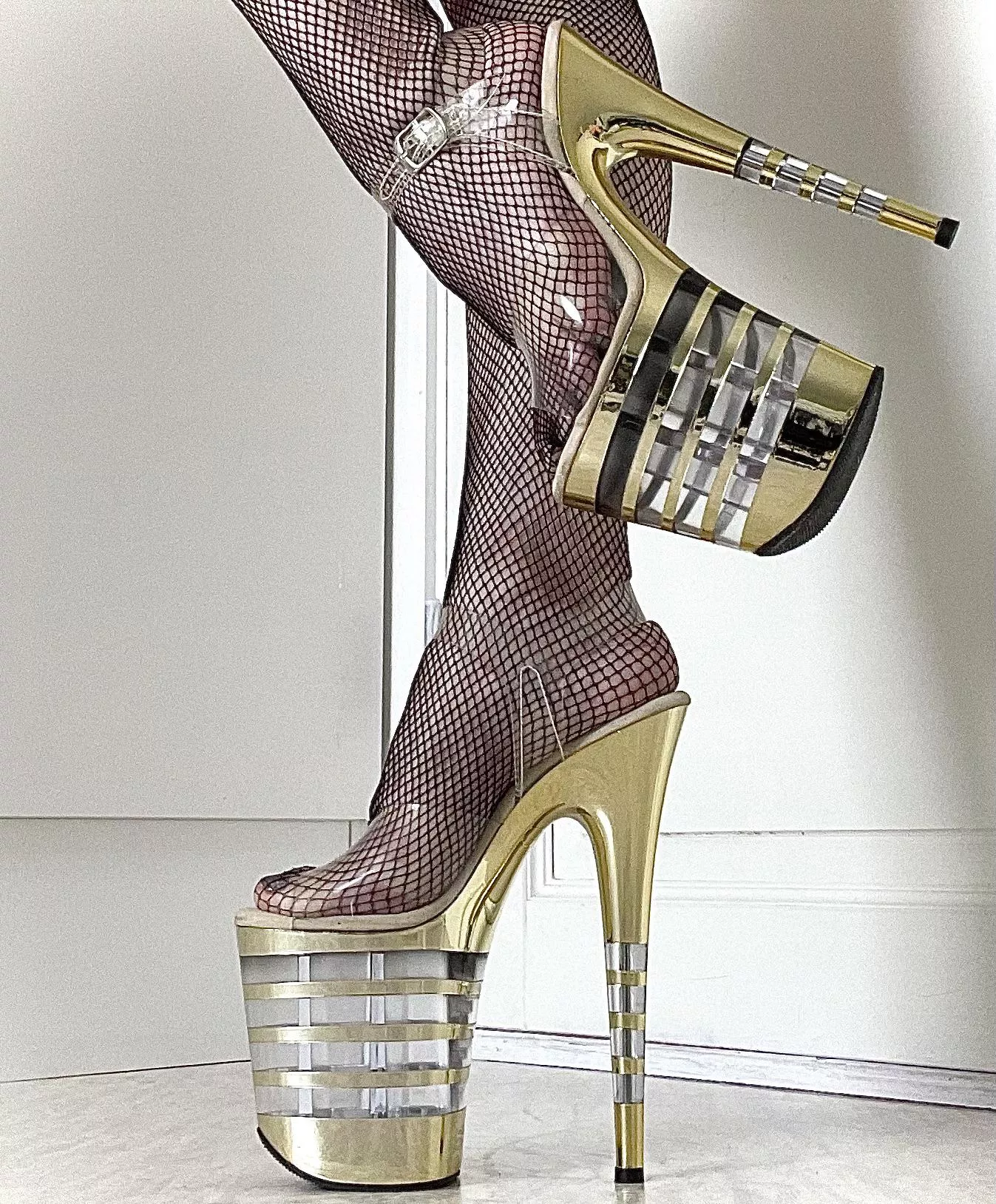 Golden heels✨