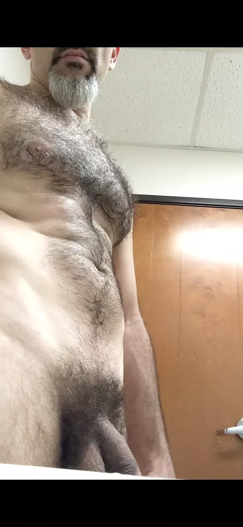 Good morning and happy Saturday hairy men lovers😁