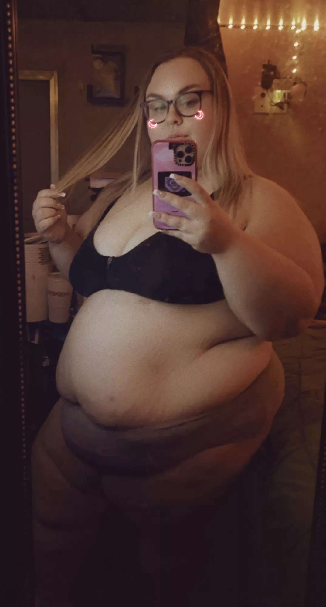 Good morning, I need someone to come hold this belly for me, gettin pretty heavy 😮‍💨
