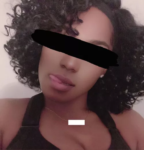 Good morning… these lips are waiting for you daddy 💕